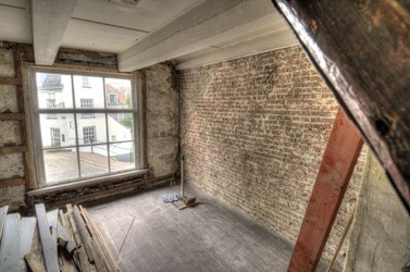 <p>Overzicht van de linker bouwmuur tussen Havik 2 en Nieuweweg 1. </p>
